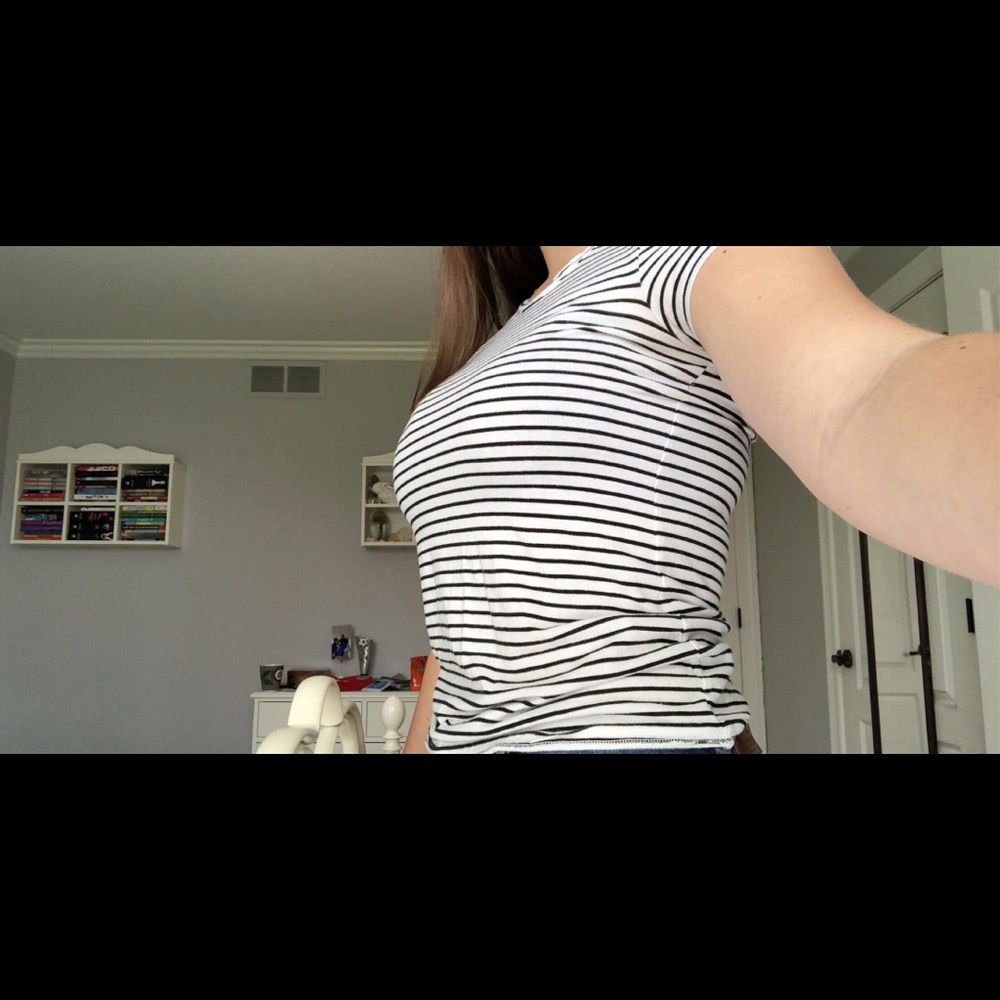 B&W striped tshirt